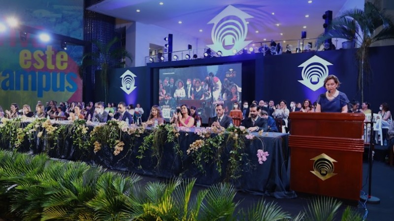 O aprendizado alcançado e as habilidades desenvolvidas pelos concludentes foram ressaltados pela reitora Fátima Veras (Fotos; Ares Soares)