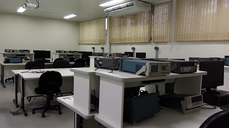 Laboratório de Circuitos Elétricos e Eletrônica