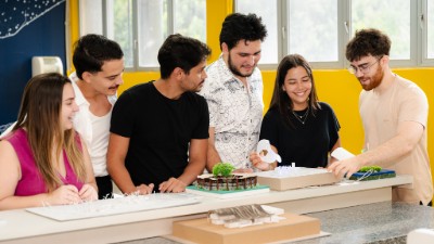 O curso de Arquitetura e Urbanismo da Unifor é reconhecido por sua organização didático-pedagógica, seu corpo docente de excelência e sua infraestrutura moderna (Foto: Gabriel Rissi)