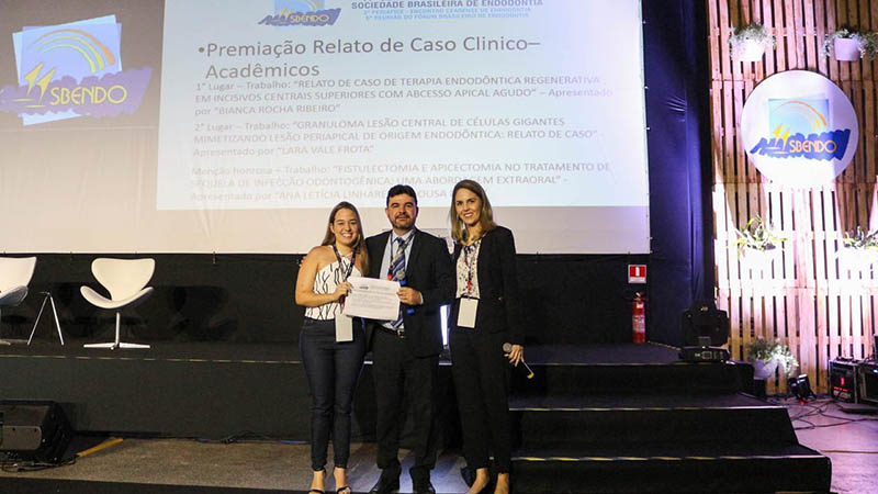 Alunos do curso de Odontologia da Universidade de Fortaleza apresentaram diversos trabalhos científicos durante o congresso.  Foto: Arquivo pessoal.