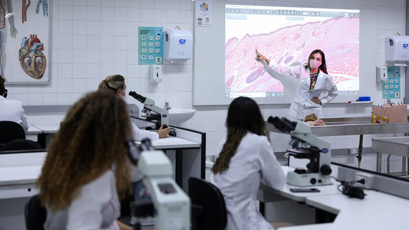 Disciplina “Morfofuncional em estética I” sendo realizada (Foto: Ares Soares).