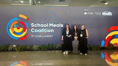 Sabrina (à esquerda), Lara (ao centro) e Giselle (à direita) estiveram presentes na 2ª Cúpula Global da Coalizão para a Alimentação Escolar (Foto: Arquivo Pessoal)