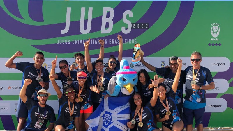 A delegação da Unifor reuniu 48 participantes nos Jogos Universitários Brasileiros de Praia (JUBs Praia 2022), em Canoa Quebrada (CE). (Foto: Acervo pessoal)