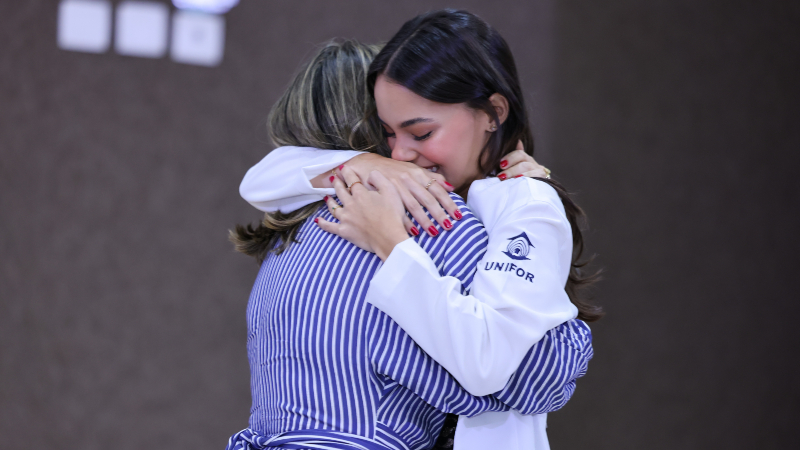Evento realizado semestralmente, a Cerimônia do Jaleco destina-se também aos familiares dos calouros e proporciona momentos de emoção (Foto: Ares Soares)