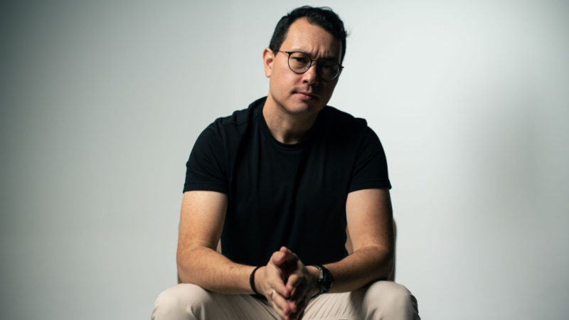 Além de designer gráfico especialista em identidade visual, Marcelo Kimura é educador, criador de conteúdo e fundador do Estúdio Kimura (Foto: Acervo Pessoal)