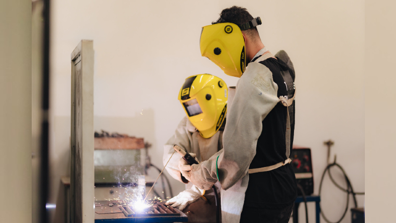 Com 18 laboratórios equipados com tecnologias de ponta, os alunos vivenciam a aplicação direta dos conteúdos aprendidos em sala de aula (Foto: Robério Castro)