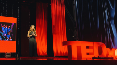 Em sua apresentação no TEDxYouth Nice também abordou a importância de múltiplas vozes para criar narrativas diversas e inclusivas (Foto: Arquivo pessoal)