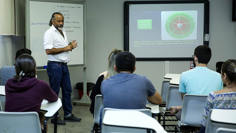 A graduação da Unifor busca formar profissionais capacitados para atuarem nos diversos ramos da área. Foto: Ares Soares.