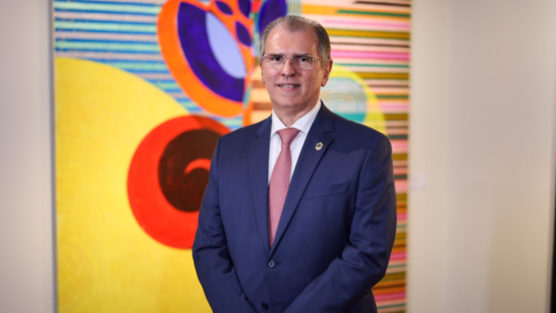 À frente da Reitoria desde janeiro de 2023, o professor Randal Pompeu concentra esforços para a Unifor ampliar prestígio nacional e internacional (Foto: Ares Soares)