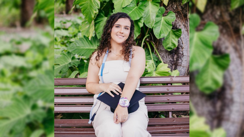 Apaixonada por moda desde criança, Amanda alcança uma das maiores conquistas de sua trajetória acadêmica (Foto: Arquivo Pessoal)
