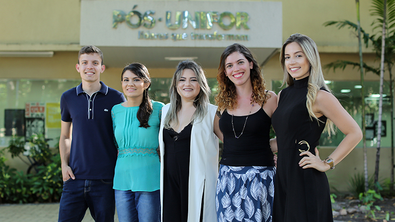 Alunos contemplados com a Bolsa Yolanda Queiroz. Foto: Ares Soares.