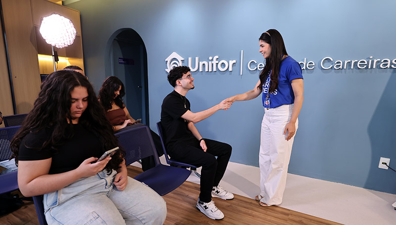 A Central de Carreiras Unifor oferece suporte desde a elaboração de currículos até o recrutamento de talentos para grandes empresas em um ambiente mais amplo e moderno (Foto: Ares Soares)