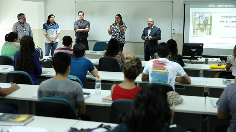 O curso de preparação para o Exame de Suficiência Contábil é coordenado pelo professor Welington Lima e acontece aos sábados até a véspera da prova (Foto: Ares Soares)