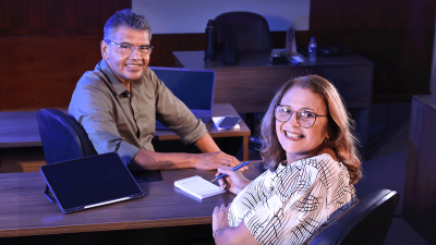 Estudantes com mais de 50 anos voltam à universidade para conquistar novos conhecimentos, reinventar trajetórias profissionais e viver a maturidade com protagonismo, mostrando como o aprendizado contínuo amplia horizontes (Foto: Ares Soares)