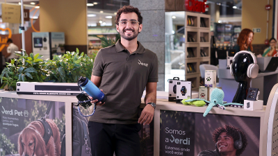 O músico e empreendedor participou de projetos e atividades práticas na Unifor que hoje contribuem para seu trabalho como sócio da Verdi, marca que ajudou a desenvolver (Foto: Ares Soares)