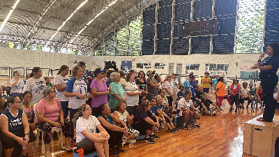 Maria Júlia Mesquita, mestranda do curso de Saúde Coletiva, conversou sobre prevenção do câncer de pele dentro do Projeto 60+ Viver com Dignidade (Crédito: Divulgação)