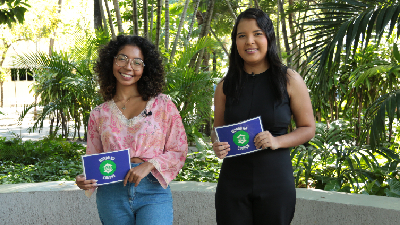 Misaelly Silva e Dhara Amorim, estudantes de Jornalismo da Unifor, apresentam o Mundo no Campus nesta quarta-feira, 1º de fevereiro, às 19h (Foto: Larissa Lima)