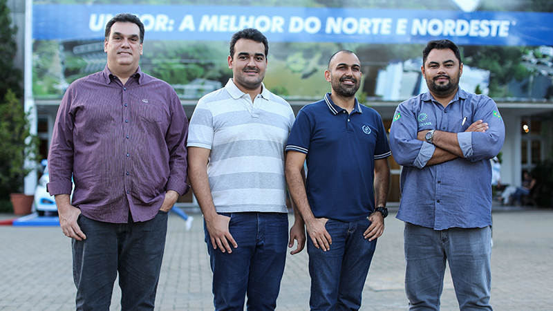 Alguns dos membros da Coodensol: Alexandre Cruz (presidente), José William (aluno de Energias Renováveis e sócio), Paulo Henrique Pereira (professor de Energias Renováveis e associado) e Daniel Diogo (vice-presidente). Foto: Ares Soares