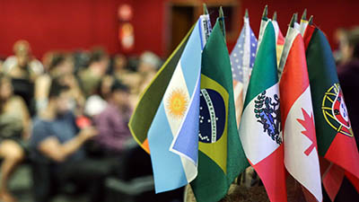 O intercâmbio permite ao aluno conviver com pessoas de outras culturas e ampliar seus conhecimentos (Foto: Ares Soares)