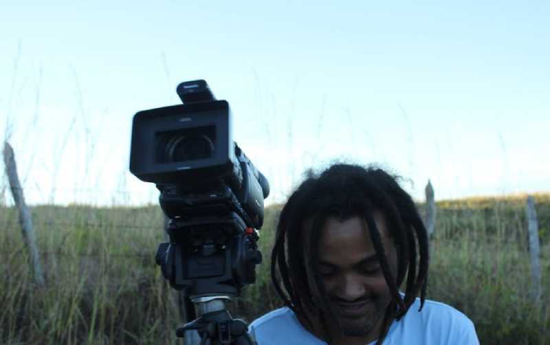 Leandro Gomes trabalha como 1˚ assistente de fotografia em diversos longas-metragens desde 2010. (Foto: reprodução)