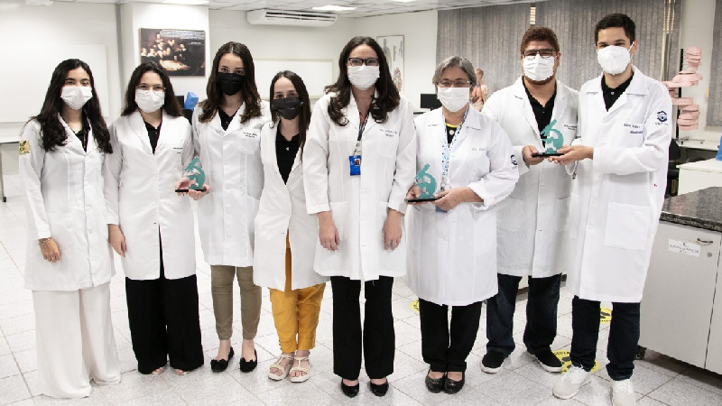 Membros do Lipat: Mariana Mendonça, Gabriela de Carvalho, Carolina Muniz, Adna Almeida de Oliveira, Dra. Juliana Carneiro Melo, Dra. Denise Nunes Oliveira, Wilson Sanches e Rian Vilar Lima (Foto: Ísis Rebouças)