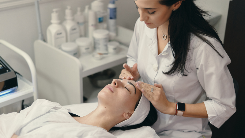 O curso de Estética e Cosmética busca capacitar a formação profissional dos alunos com o evento (Foto: Getty Images)