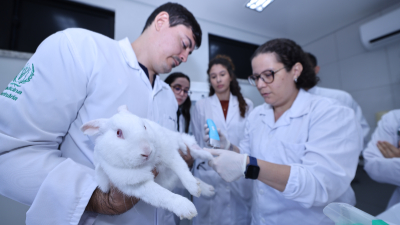 Atividades serão desenvolvidas no Complexo de Medicina Veterinária da Unifor (Foto: Ares Soares)