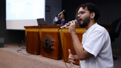 A monitoria contribui para o aprimoramento da vivência dos estudantes na Universidade, estimulando o processo de ensino-aprendizagem (Foto: Ares Soares)