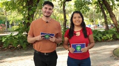 Misaelly Silva e Ravel Araújo, estudantes de Jornalismo da Unifor, apresentam o Mundo no Campus nesta quarta-feira, 8 de fevereiro, às 19h (Foto: Larissa Lima)