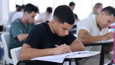 No processo seletivo 2025.1 foram ofertadas 3.671 vagas, contemplando os cursos das áreas de saúde, tecnologia, jurídica, e comunicação e gestão (Foto: Ares Soares)