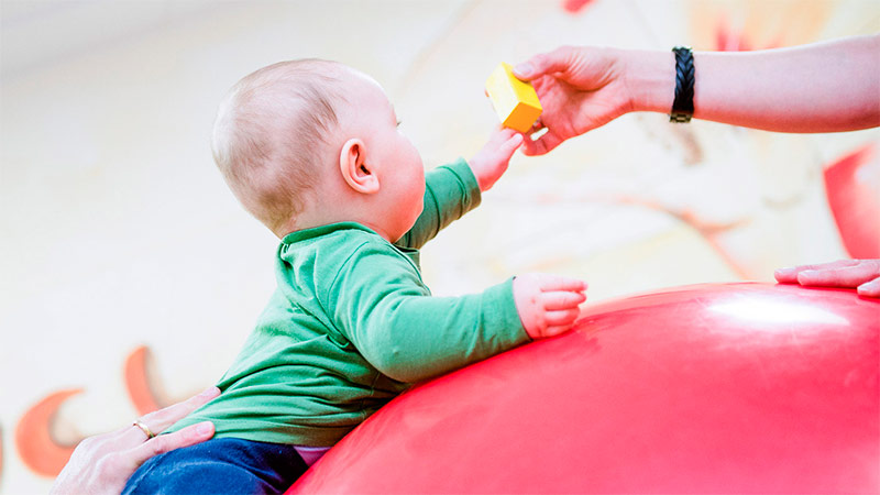 Método Bobath ajuda bebês com problemas motores (Foto: Reprodução)