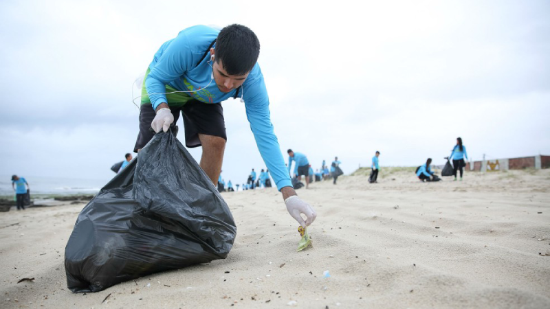 A ação de limpeza na Praia do Futuro contará com a participação de alunos, professores da Unifor e de representantes das demais entidades envolvidas na ação (Foto: Ares Soares)