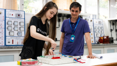 Na ocasião,a estrutura da graduação, o conteúdo programático e os diferenciais que fazem do curso de Engenharia Elétrica da Unifor uma referência nacional (Foto: Gabriel Rissi)