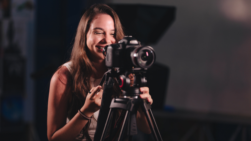 Durante a live, a professora Bete Jaguaribe abordará temas que mostram por que o curso de Cinema e Audiovisual da Unifor é a escolha certa para sua formação (Foto: Robério Castro)