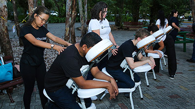 Evento reúne a comunidade em um espaço interativo, com atividades que estimulam o cuidado pessoal (Foto: Ares Soares)