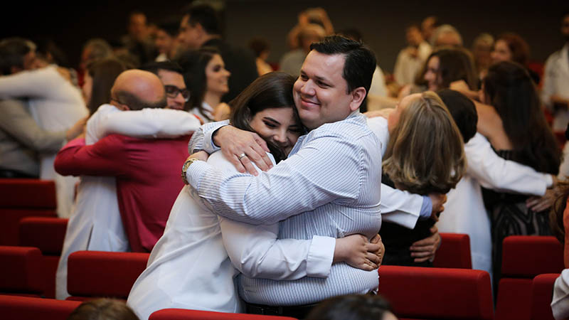 A realização da Cerimônia do Interno marca uma nova etapa na vida acadêmica dos estudantes, que passarão a exercer a profissão dentro de instituições de saúde pública de Fortaleza. Foto: Ares Soares.