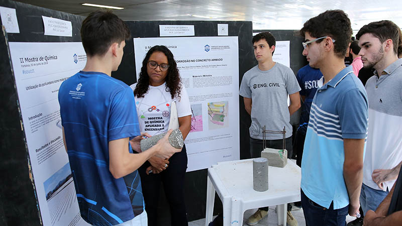 Alunos das disciplinas de Química Tecnológica, Química e Materiais elétricos e Materiais de Engenharia apresentarão seus trabalhos