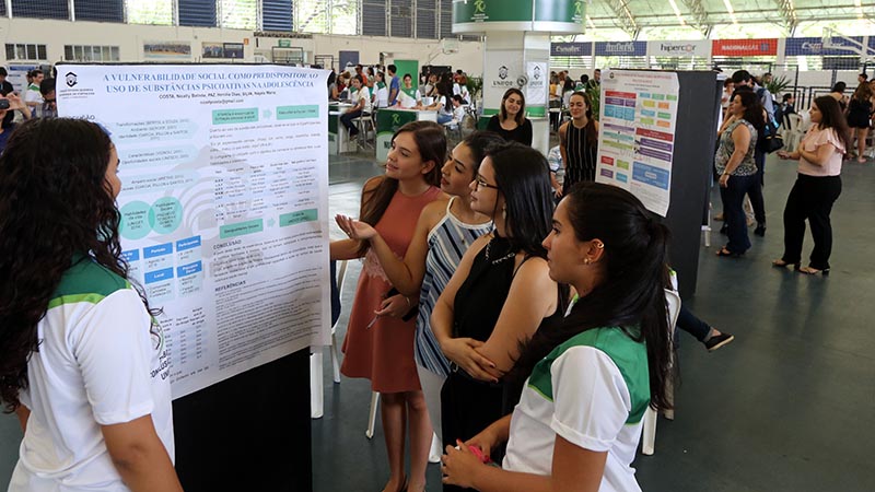 O Trabalho de Conclusão de Curso (TCC) é apresentado pelo aluno no fim de sua Graduação (Foto: Ares Soares/Unifor)