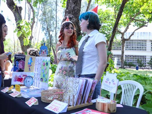 Banca de estudante na Feira dos Artistas