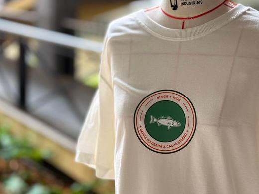 Camiseta autoral produzida pelos estudantes