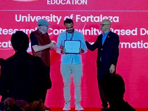 Curso premiado no Don Norman Design Award 2025, em cerimônia em Singapura