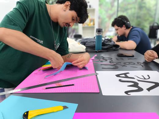 Oficina de lettering, recorte de tipos em papel