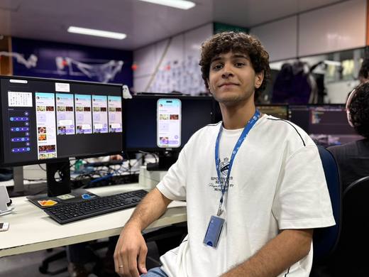 Trabalho no laboratório de computação