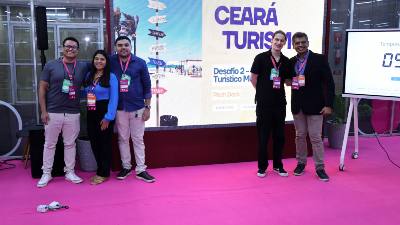 Equipe de alunos responsável pelo desenvolvimento da plataforma Ceará Turismo (Foto: Ares Soares)