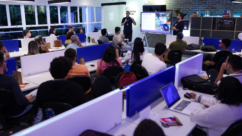 Equipe do Unifor Hub realizará reuniões mensais com os times para oferecer suporte e esclarecer dúvidas sobre o programa (Foto:Julia Donato)