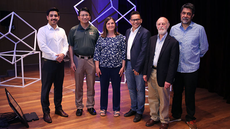 Da esquerda para a direita: Amir Sheiki (UCLA), Mike Peng (Universidade do Texas), Pamela Surkan (Johns Hopkins University), Vasco Furtado (Unifor), Barry Seslle (Universidade de Toronto) e Virgílio Almeida (Harvard/UFMG) - Foto: Ares Soares