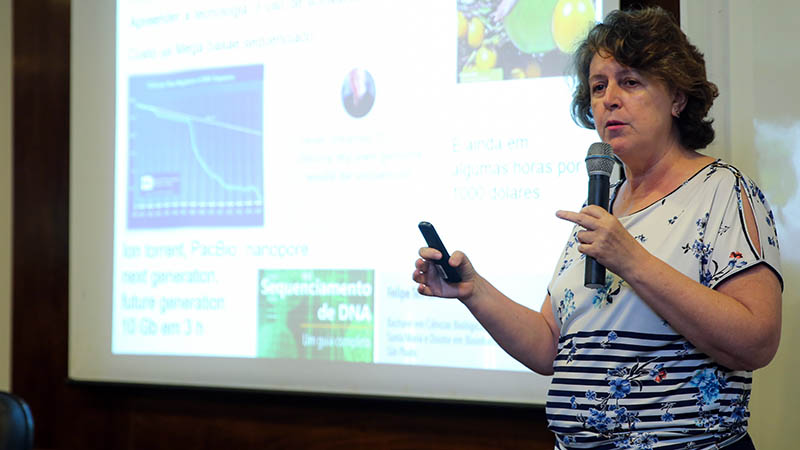 Pesquisadora do Instituto Butantan, Dra. Elizabeth Martins fez um breve histórico sobre o instituto e destacou a parceria entre Unifor e Butantan (Foto: Ares Soares)