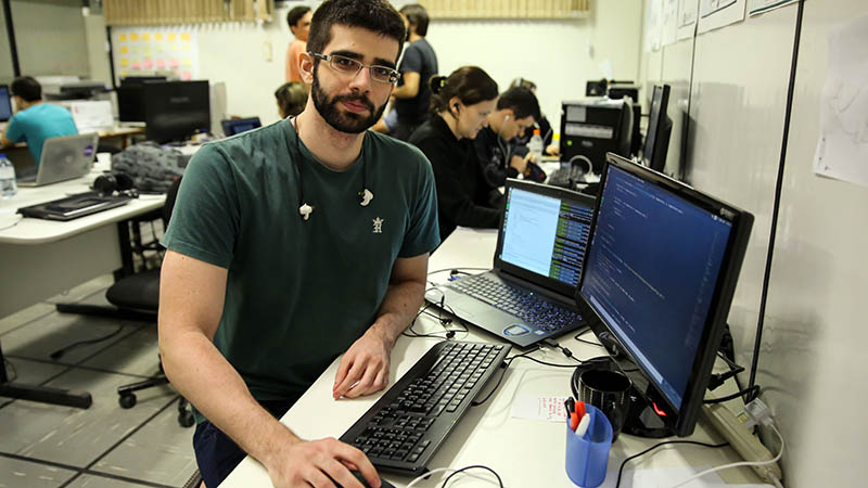 Projeto foi desenvolvido e apresentado no TCC do aluno Gabriel Maia, do curso de Ciência da Computação da Unifor (Foto: Ares Soares)