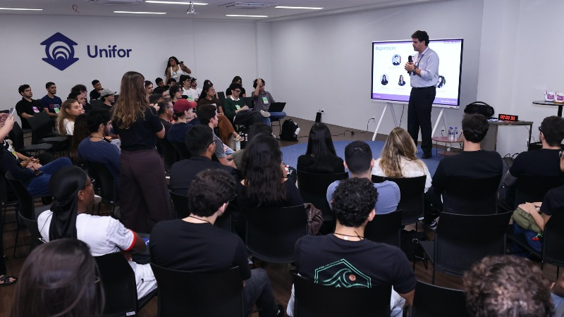 Abertura do Bootcamp de Startups contou com discurso do professor Afonso Lima, vice-reitor de Pesquisa da Unifor (Foto: Ares Soares)