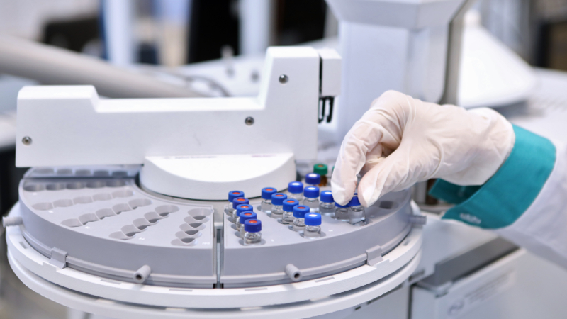 Estudos sobre biofármacos são desenvolvidos no Núcleo de Biologia Experimental (Nubex) da Unifor (Foto: Getty Images)